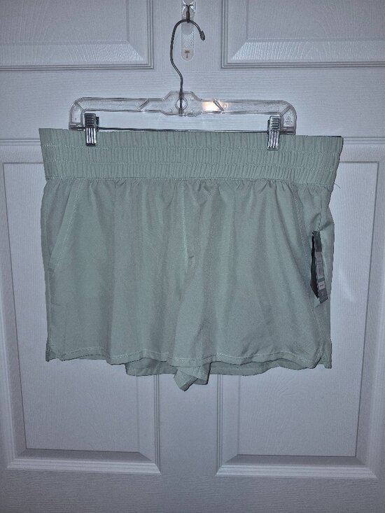 Reebok Pants - NWT Reebok Sprinter Running shorts.